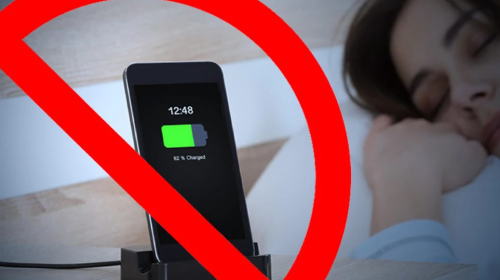Greșeala pe care o facem toți! De ce să nu lași la încărcat telefonul până la 100% și cum să prelungești viața bateriei